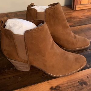DV8- Janela Faux Suede Gore Bootie